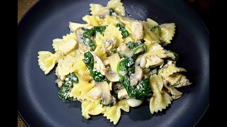 Фарфале со шпинатом и грибами